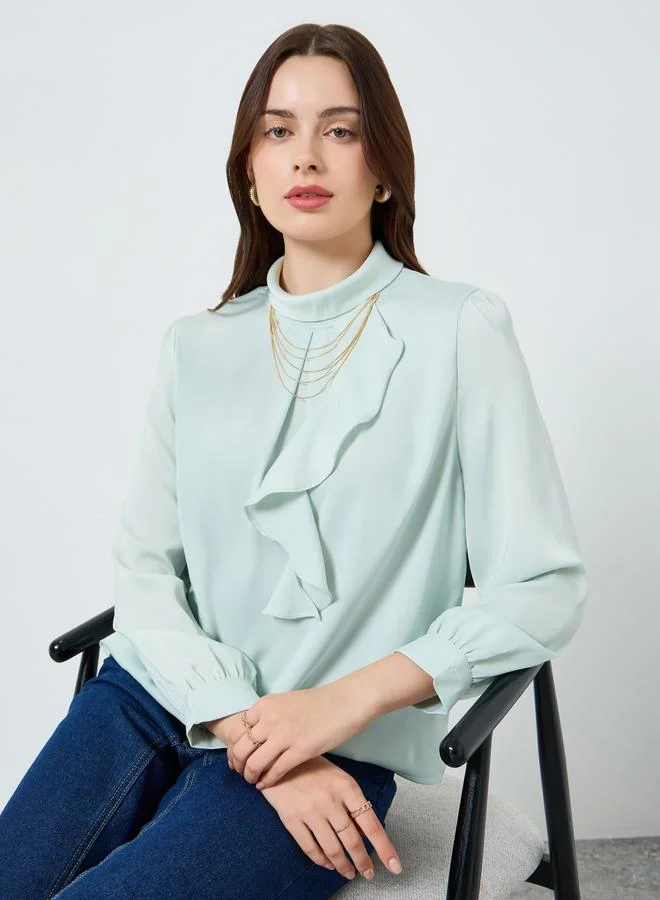 ستايلي بلوزة بكشكش وتفاصيل سلسلة